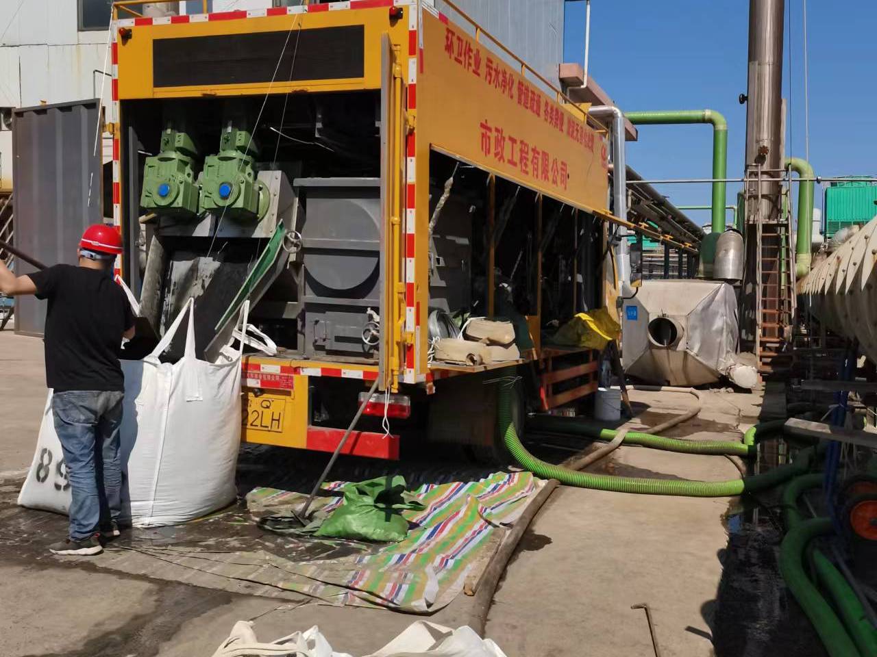 英山淤泥压干处理